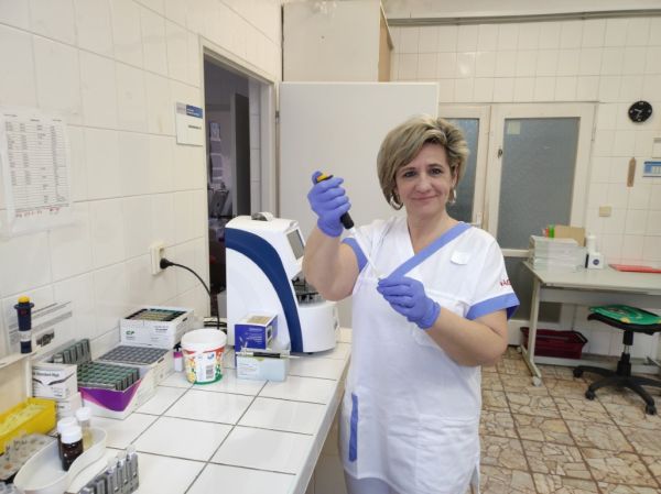 Nemocnica Agel Komárno na oddelení klinickej biochémie realizovala v roku 2021 takmer dva milióny vyšetrení.