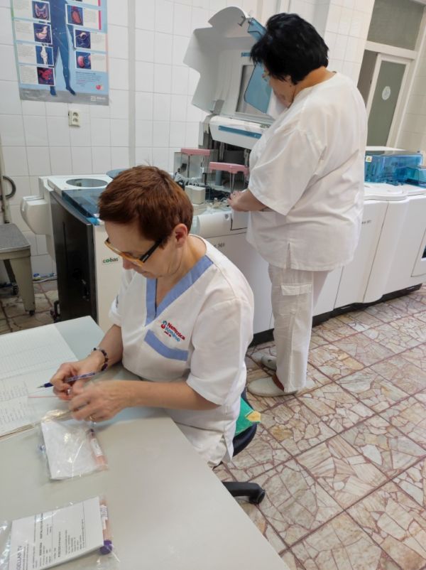 Nemocnica Agel Komárno na oddelení klinickej biochémie realizovala v roku 2021 takmer dva milióny vyšetrení.