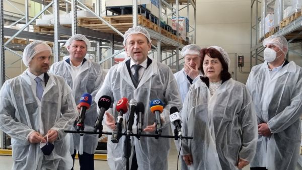 Minister pôdohospodárstva navštívil Mlyn Kolárovo, zaujímal sa o výrobu a zásobu pšenice.