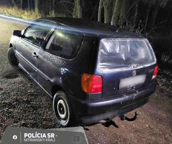 Na vozidle mal namiesto zadného okna igelit a jazdil pod vplyvom drog